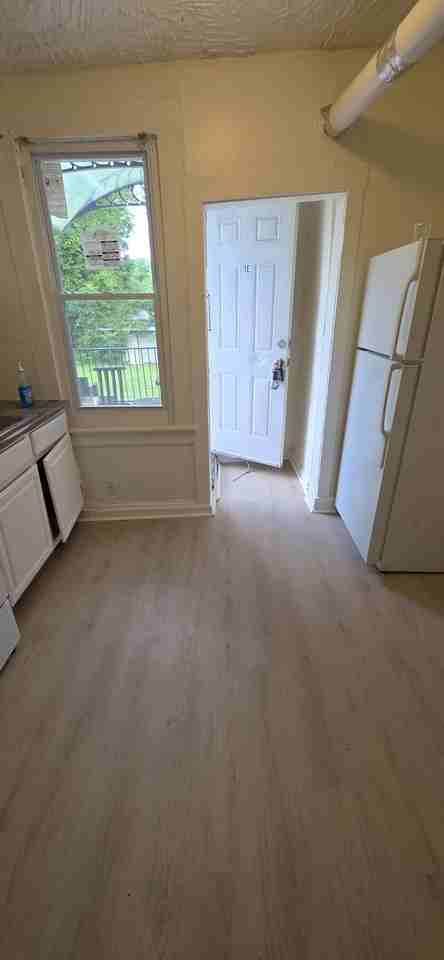 4001 Derby Manor Dr #1E - Photo 2 of 9