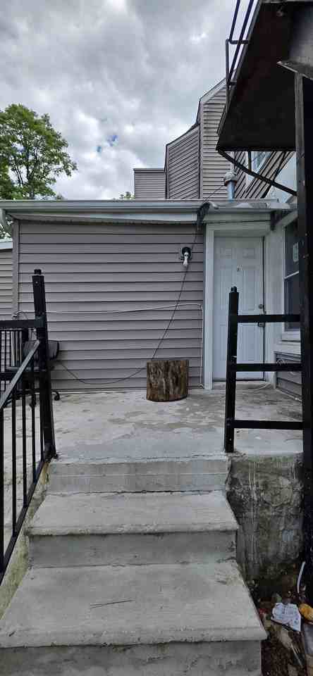 4001 Derby Manor Dr #1E - Photo 3 of 9
