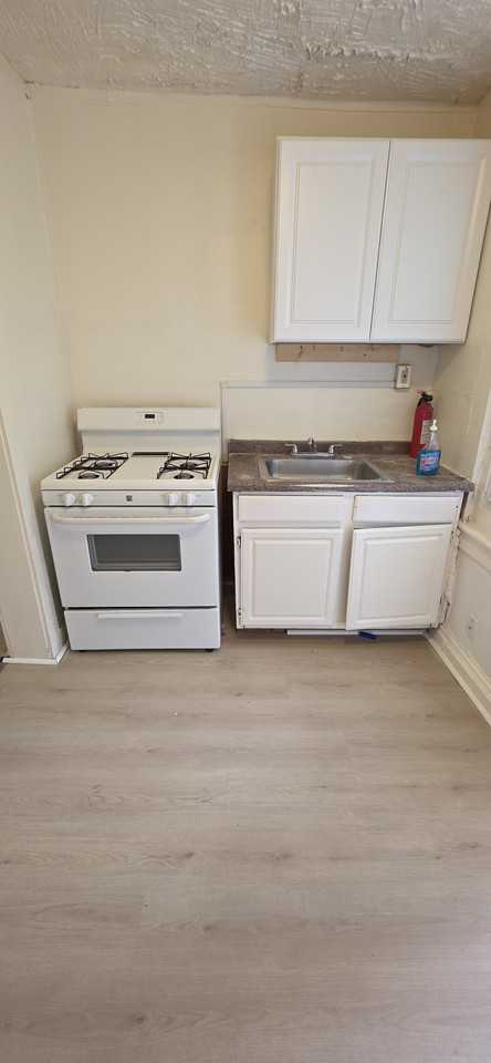 4001 Derby Manor Dr #1E - Photo 4 of 9