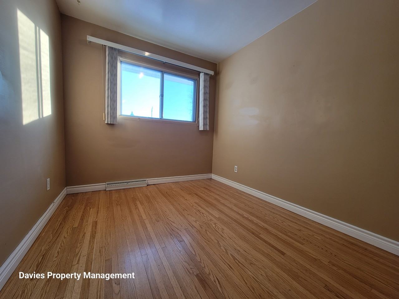 12824 103 St Nw - Photo 6 of 23