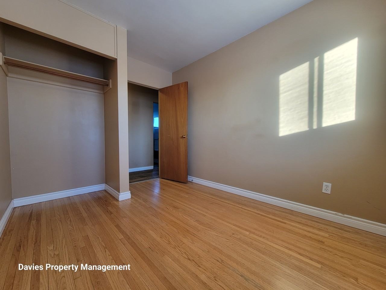12824 103 St Nw - Photo 7 of 23
