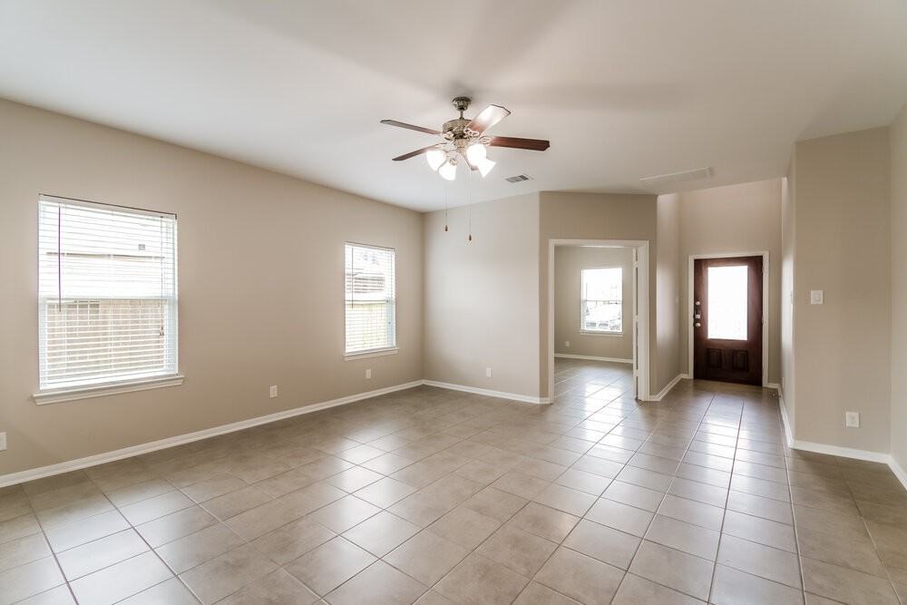 323 Ginseng Ln - Photo 4 of 17