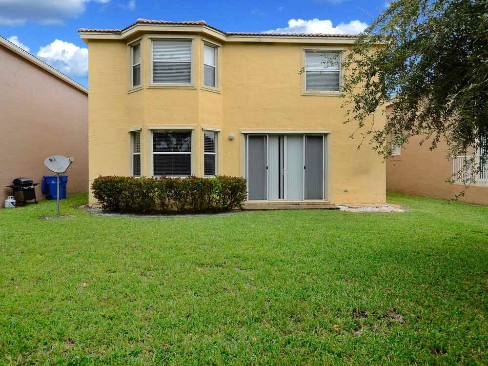 1603 Briar Oak Dr - Photo 2 of 18