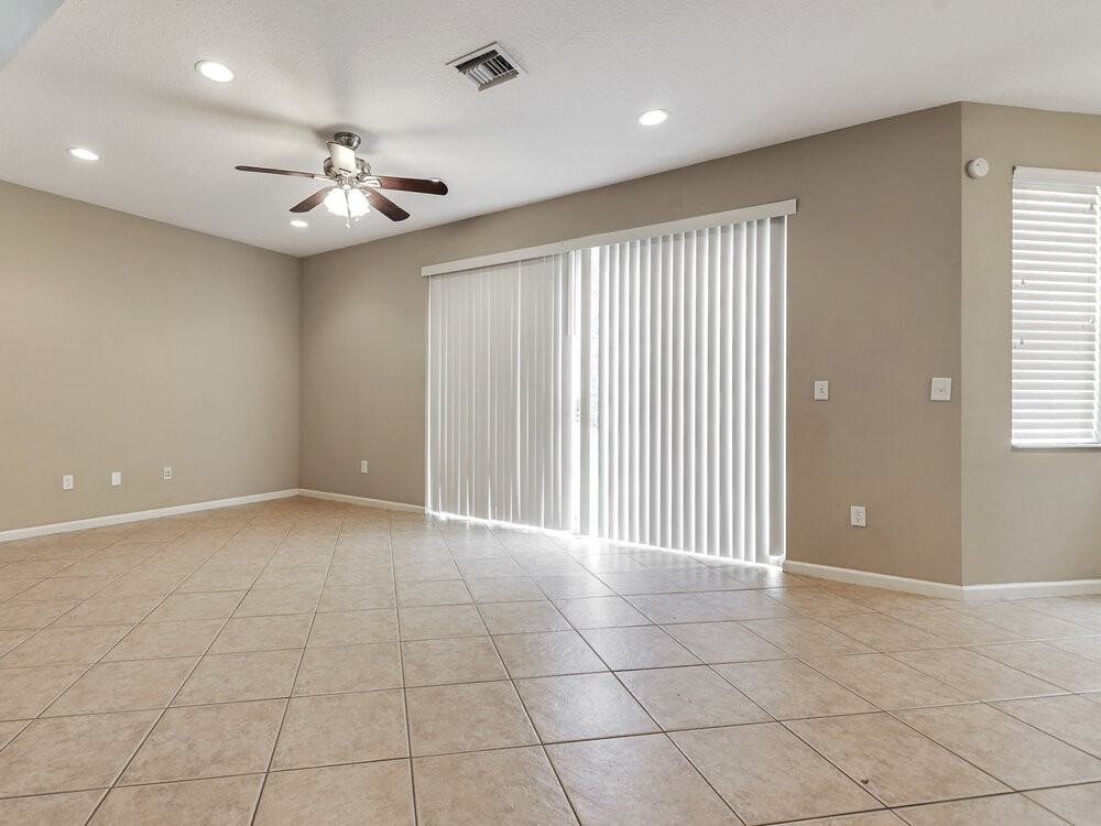 1603 Briar Oak Dr - Photo 3 of 18