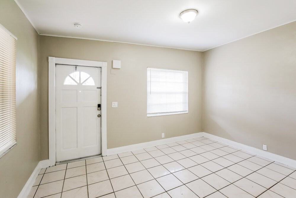 1100 Nw 143rd St - Photo 3 of 19