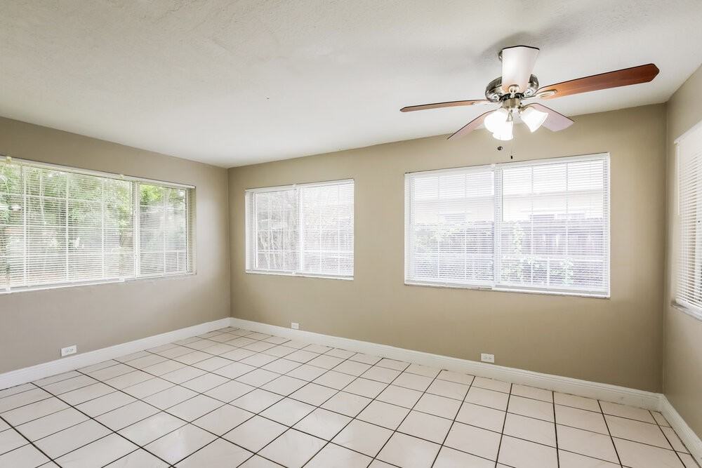 1100 Nw 143rd St - Photo 4 of 19