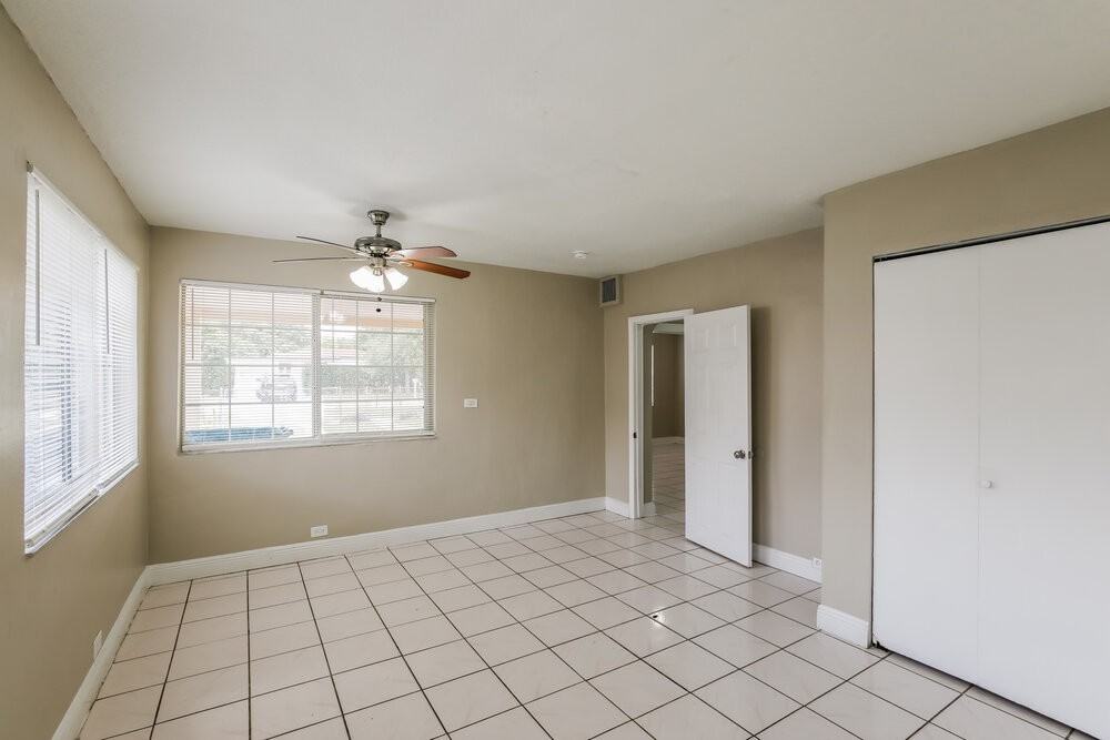 1100 Nw 143rd St - Photo 6 of 19