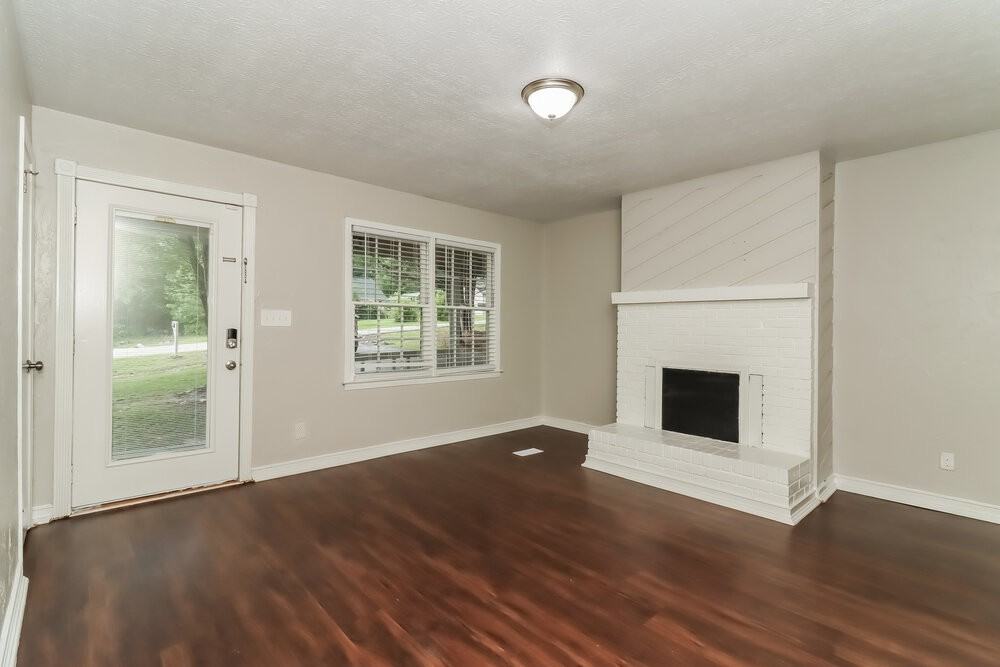 155 Sunny Ln - Photo 4 of 16