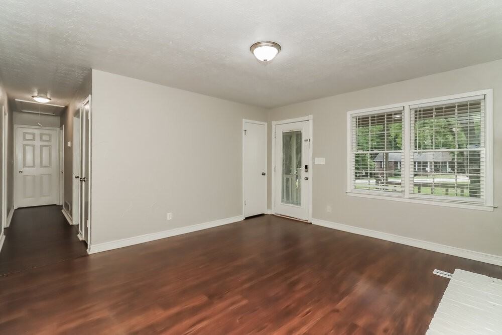 155 Sunny Ln - Photo 5 of 16