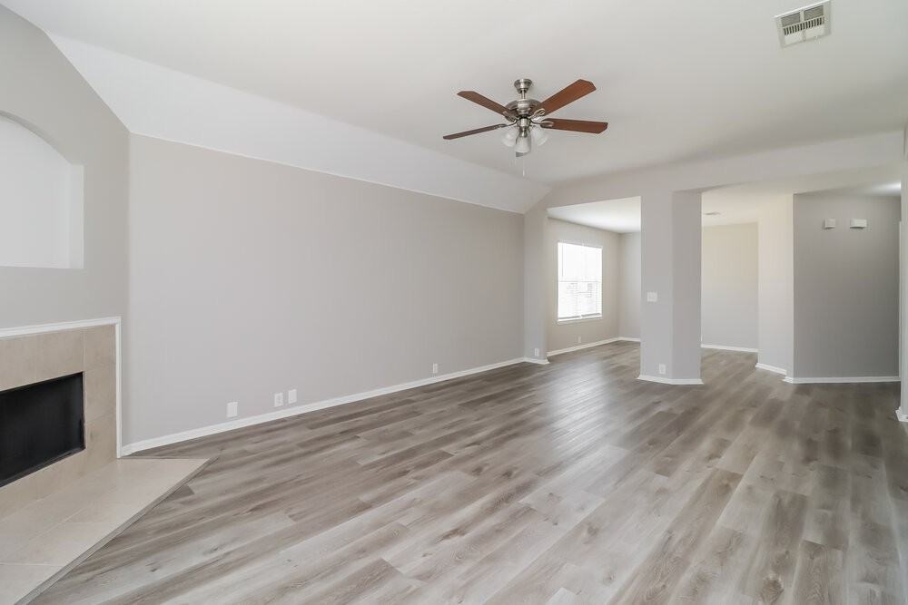 718 Reindeer Dr - Photo 3 of 16