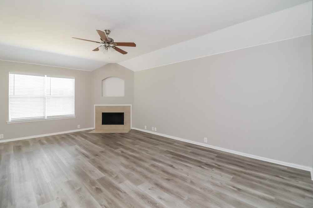 718 Reindeer Dr - Photo 4 of 16