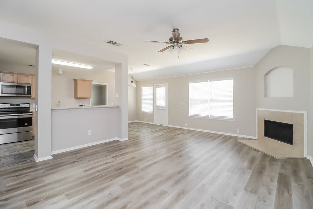 718 Reindeer Dr - Photo 7 of 16