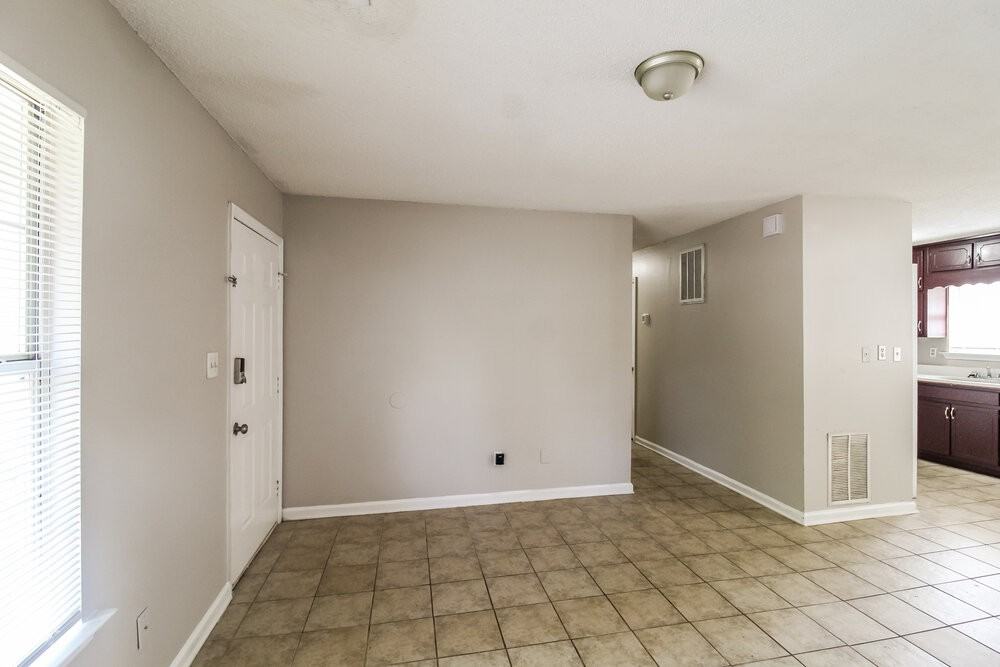 120 Sherwood Loop - Photo 4 of 16
