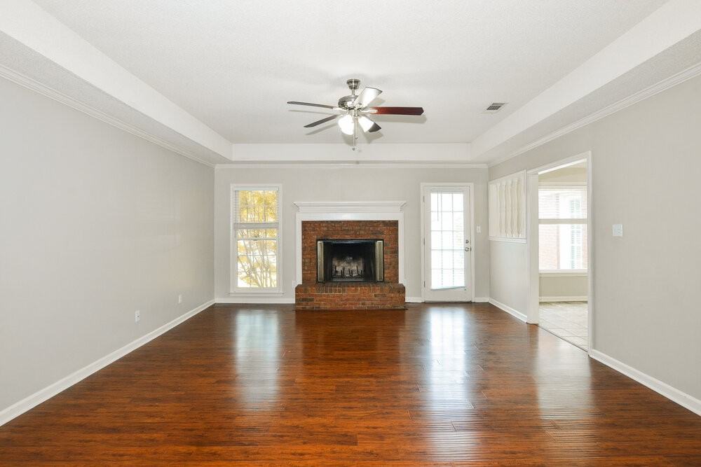 4378 Bunker Hill Dr - Photo 4 of 16