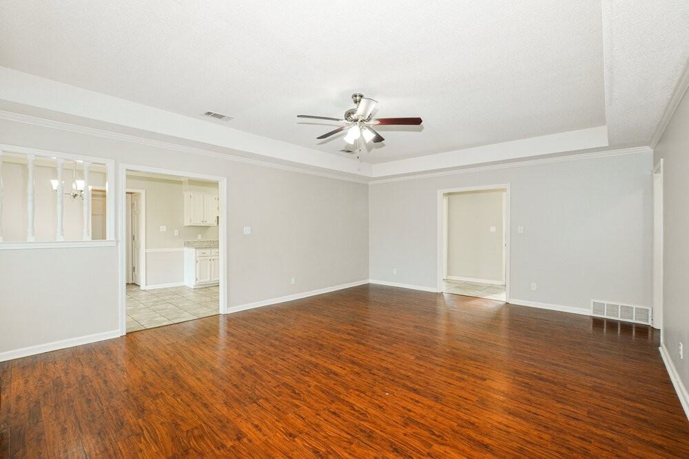 4378 Bunker Hill Dr - Photo 5 of 16