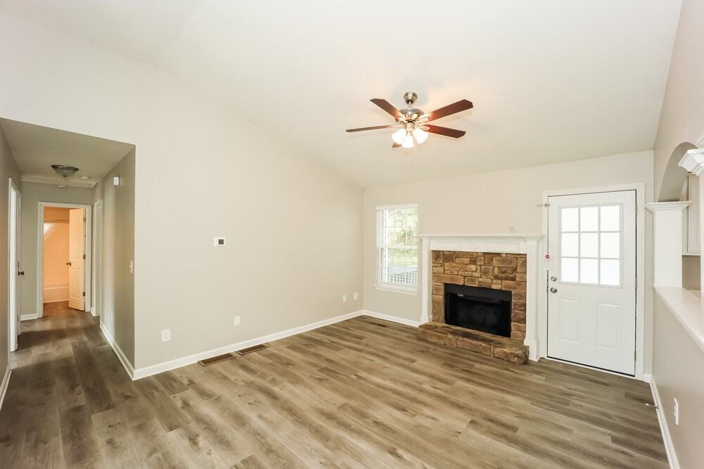 575 Sycamore Dr - Photo 4 of 17