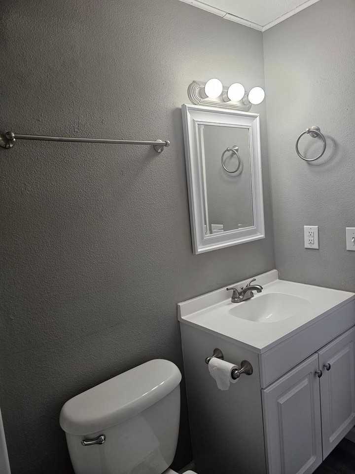 408 Troy Rd #B - Photo 5 of 39