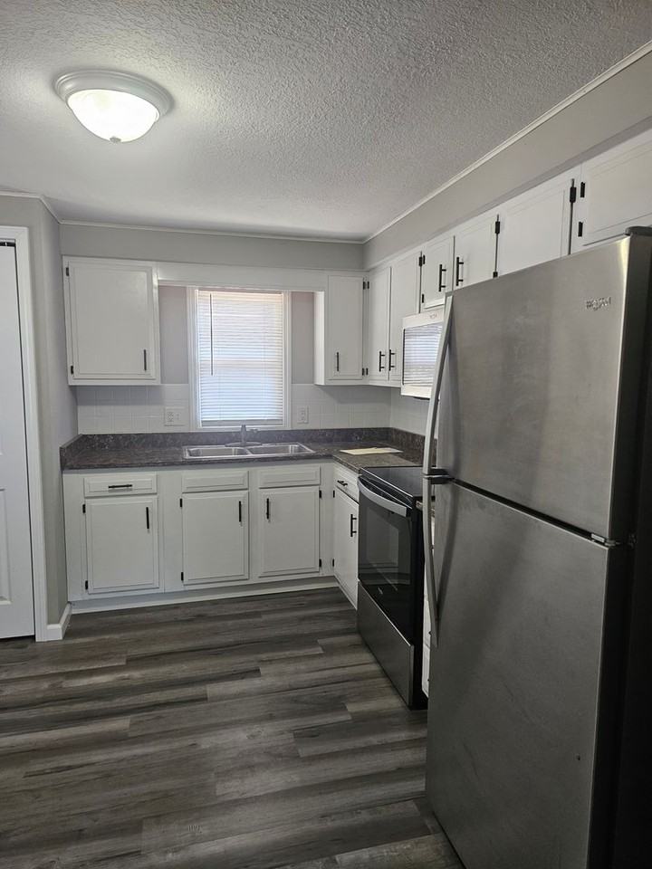 408 Troy Rd #B - Photo 6 of 39