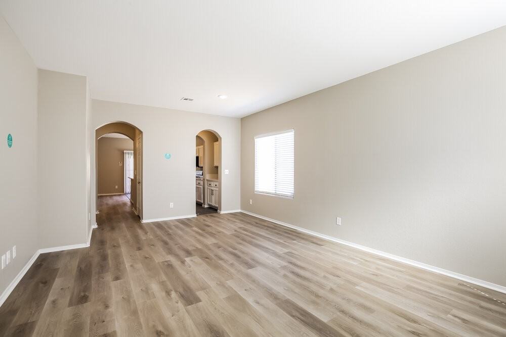 1704 Mizzenmast Ave - Photo 5 of 19