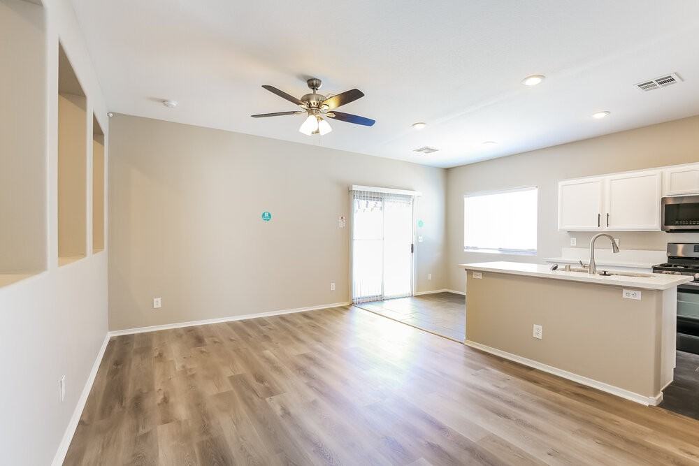 1704 Mizzenmast Ave - Photo 7 of 19