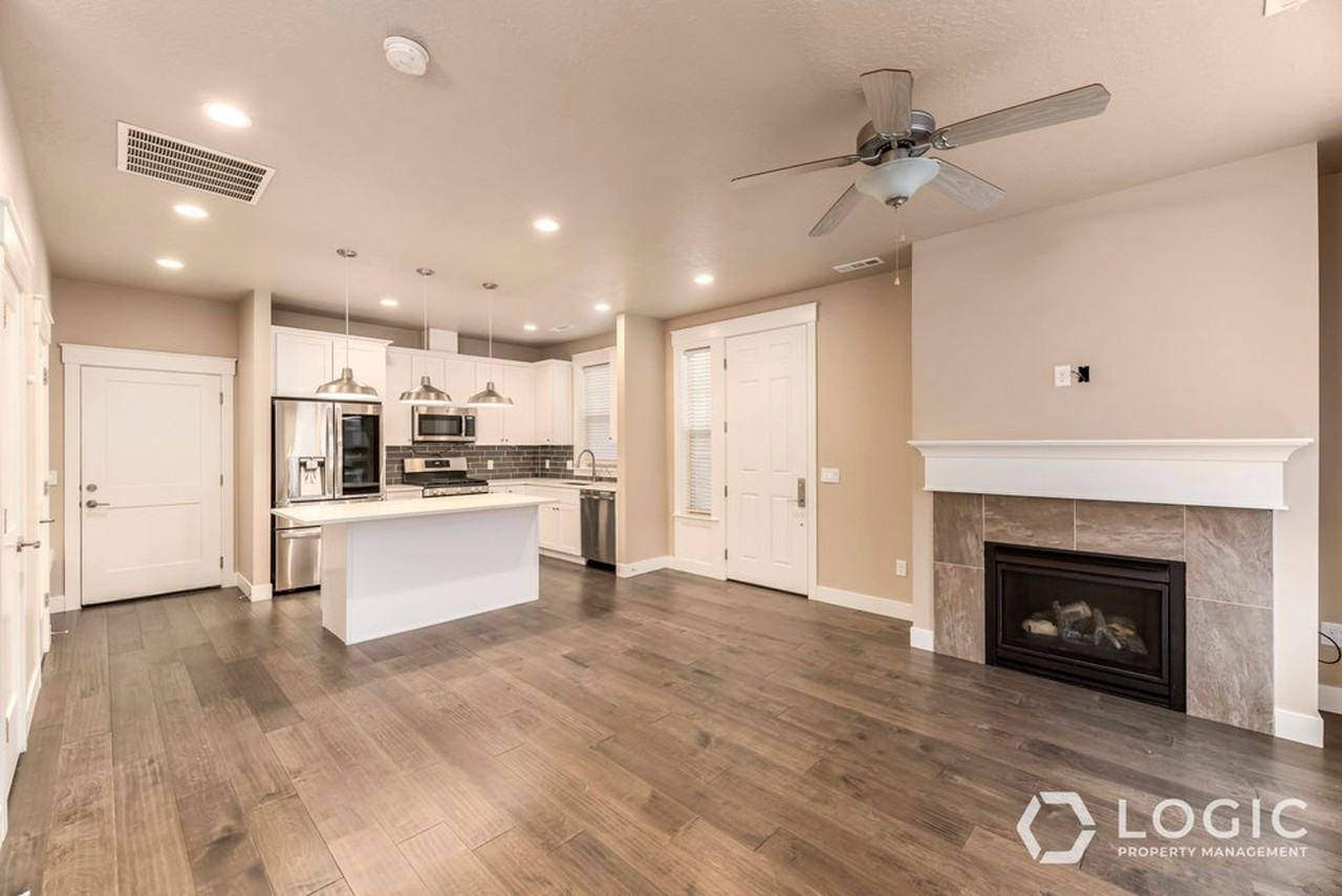 10408 S Beetdigger Blvd - Photo 6 of 21