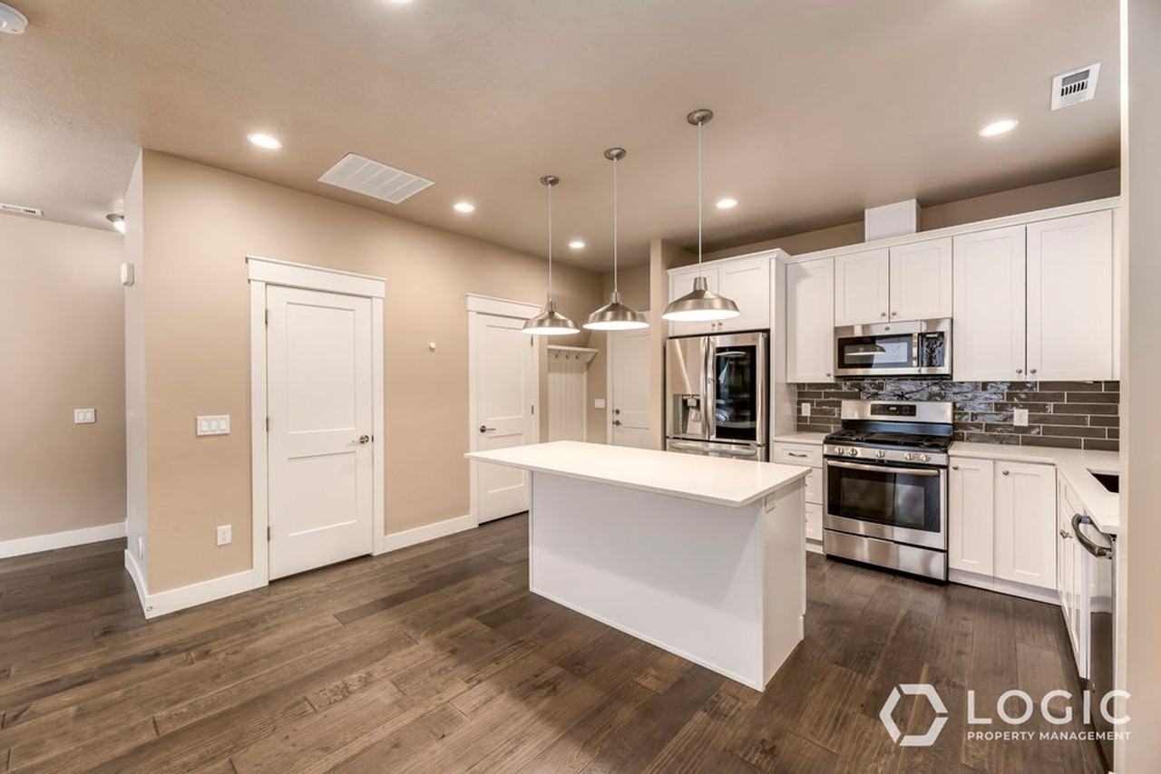 10408 S Beetdigger Blvd - Photo 7 of 21
