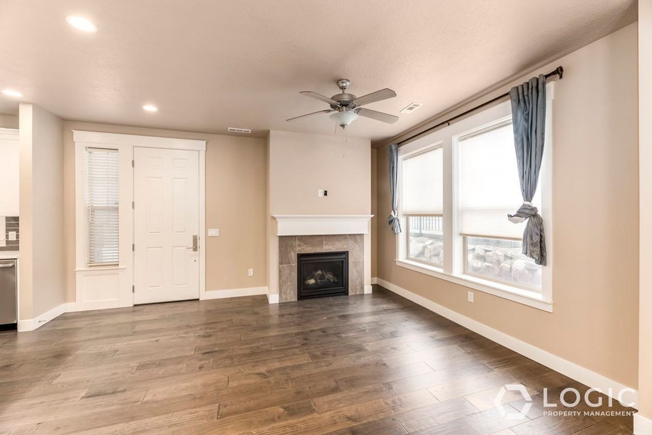 10408 S Beetdigger Blvd - Photo 3 of 21
