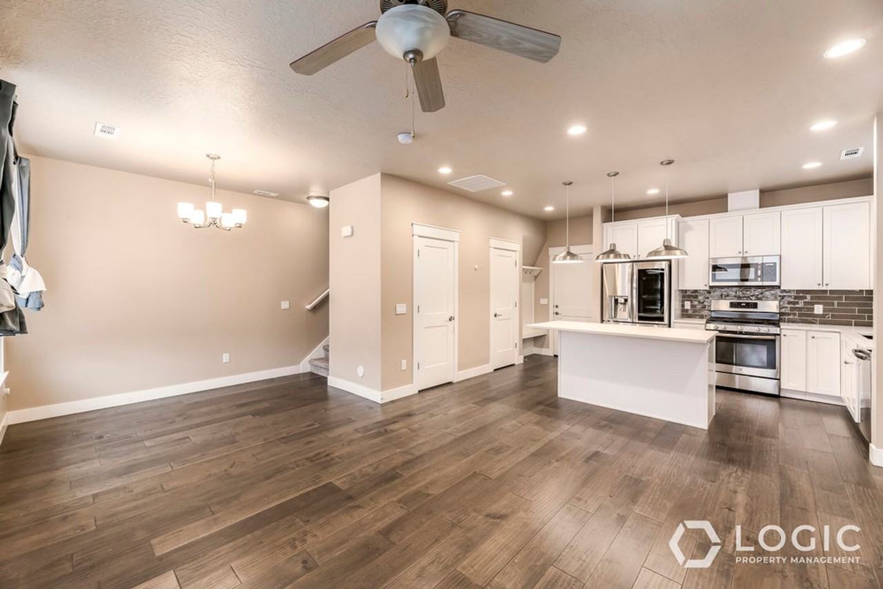 10408 S Beetdigger Blvd - Photo 5 of 21