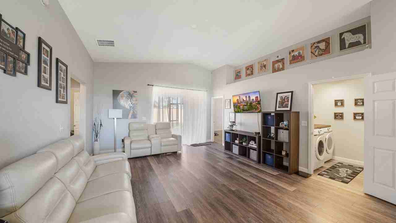 518 Highland Meadows St - Photo 6 of 26