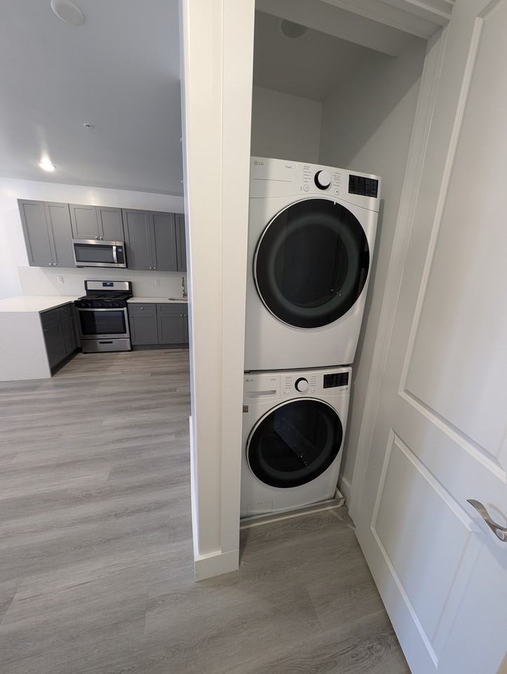 273 Oak StreetApartment # 101 #101 - Photo 4 of 9