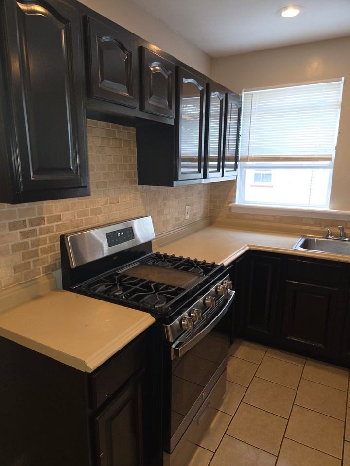 48 Hazelwood Ave #1 - Photo 2 of 26