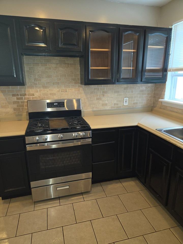 48 Hazelwood Ave #1 - Photo 3 of 26