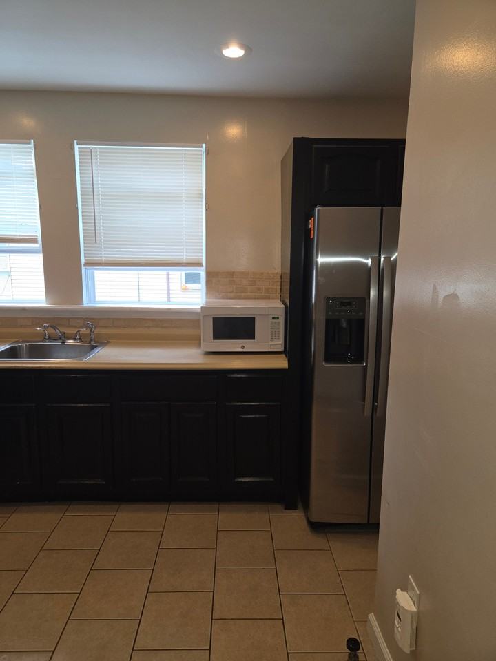 48 Hazelwood Ave #1 - Photo 5 of 26