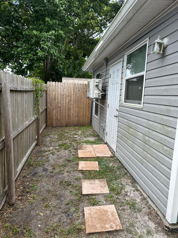 3204 Delray Dr - Photo 4 of 15