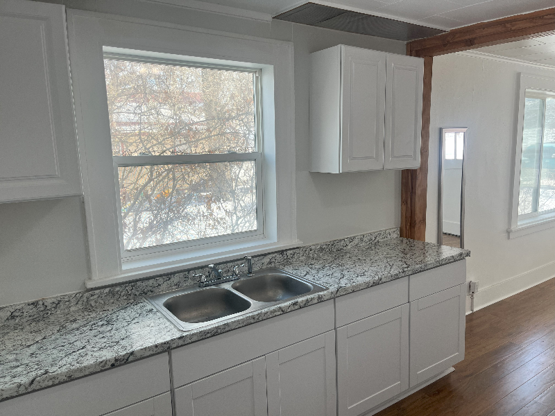18 W Pacific St - Photo 4 of 16