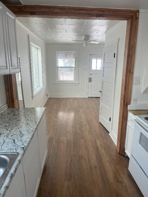 18 W Pacific St - Photo 5 of 16