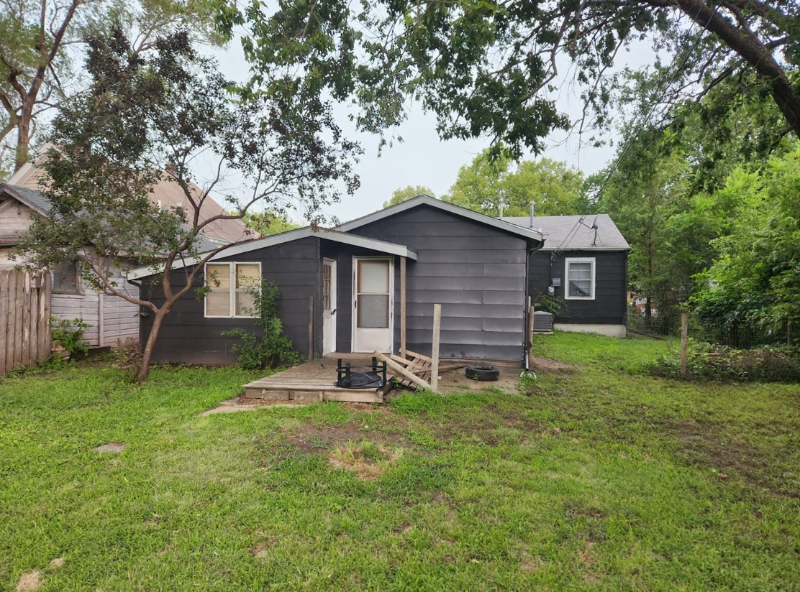 318 N Penn Ave - Photo 5 of 13