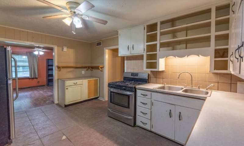 318 N Penn Ave - Photo 7 of 13