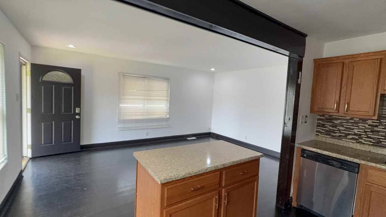 1260 George St - Photo 2 of 10