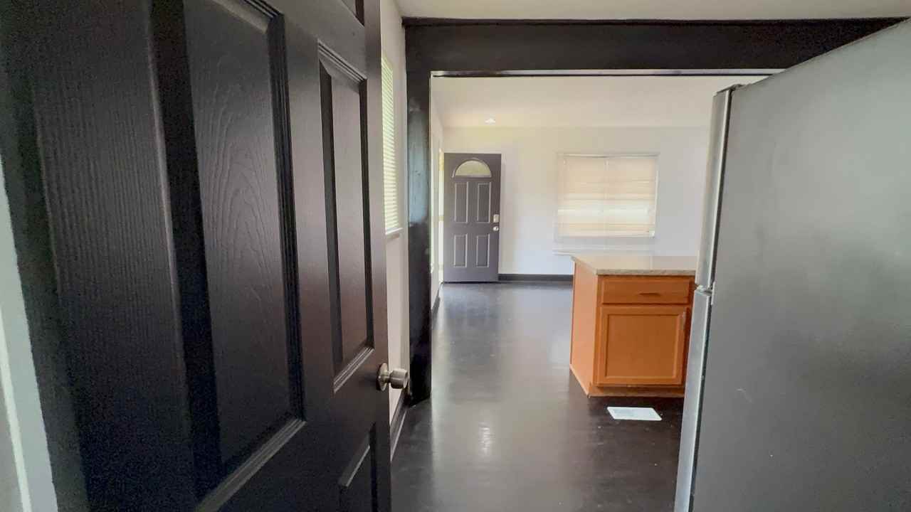 1260 George St - Photo 3 of 10