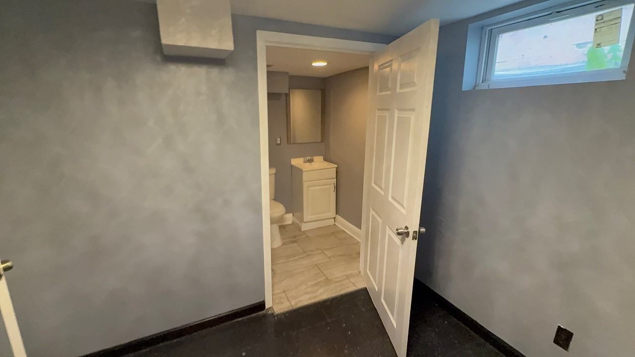 1260 George St - Photo 5 of 10