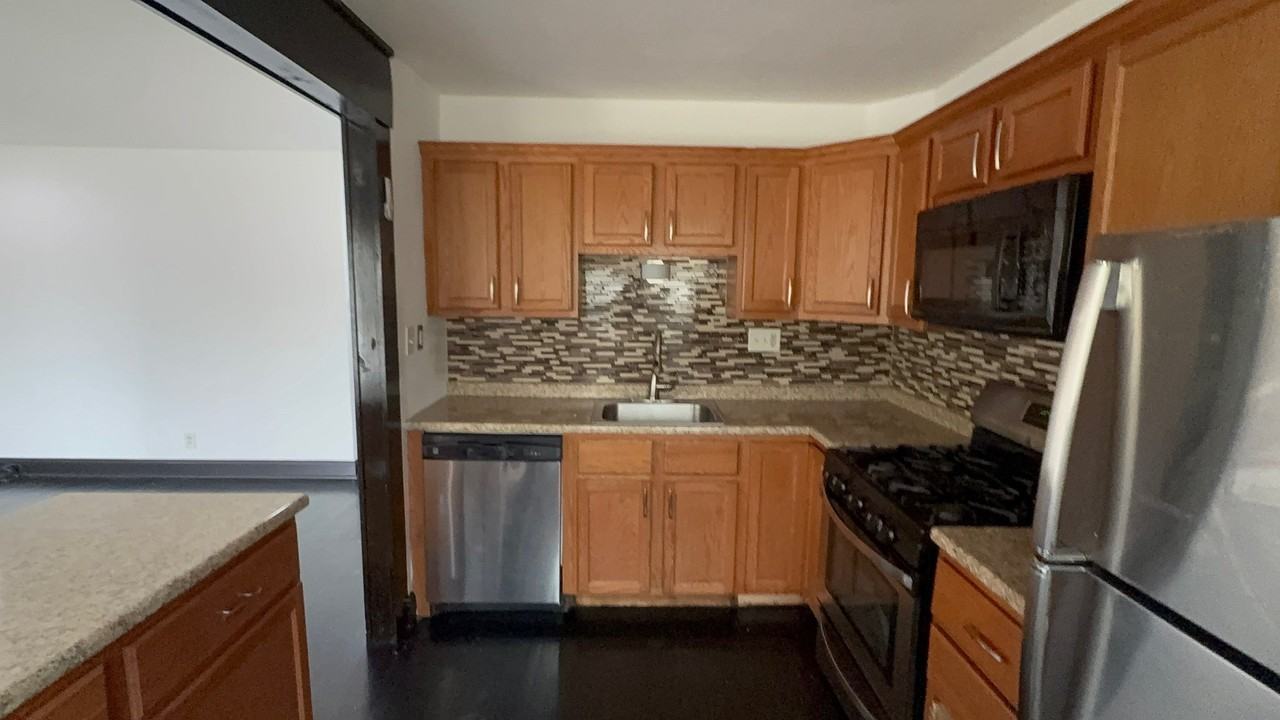 1260 George St - Photo 7 of 10