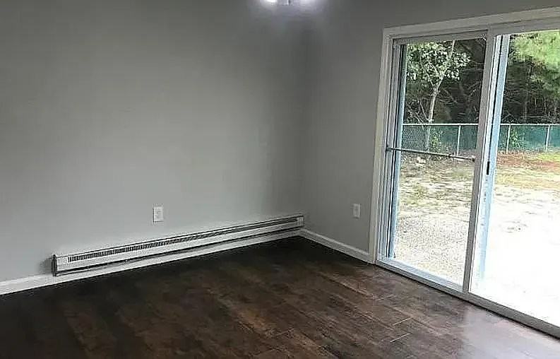 135 Bay Shore Dr - Photo 2 of 7