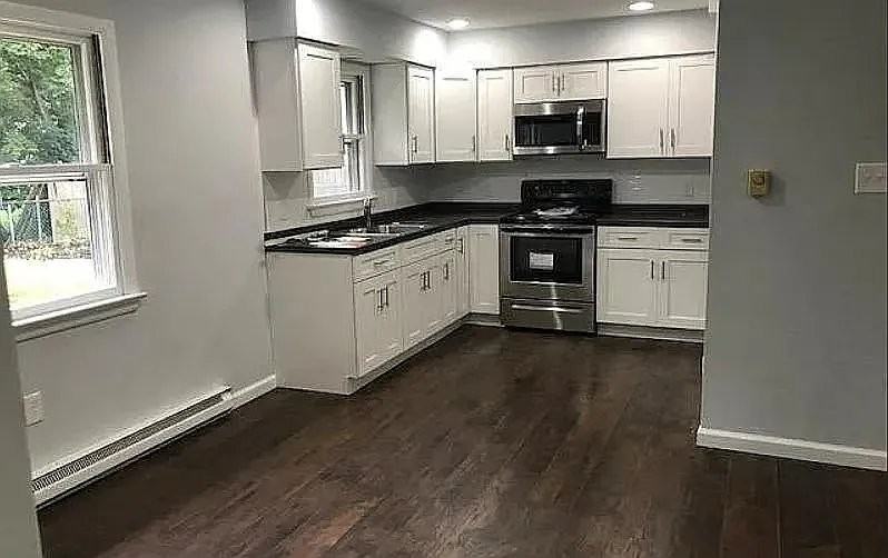 135 Bay Shore Dr - Photo 3 of 7