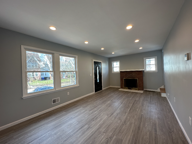 138 Hill St - Photo 4 of 12