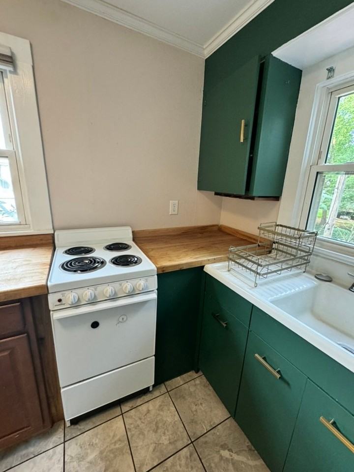 262 Monfredo St - Photo 4 of 15