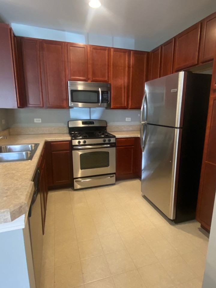 2250 Aurora Dr #3 - Photo 3 of 23