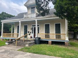 featured image of 136A E Washington St