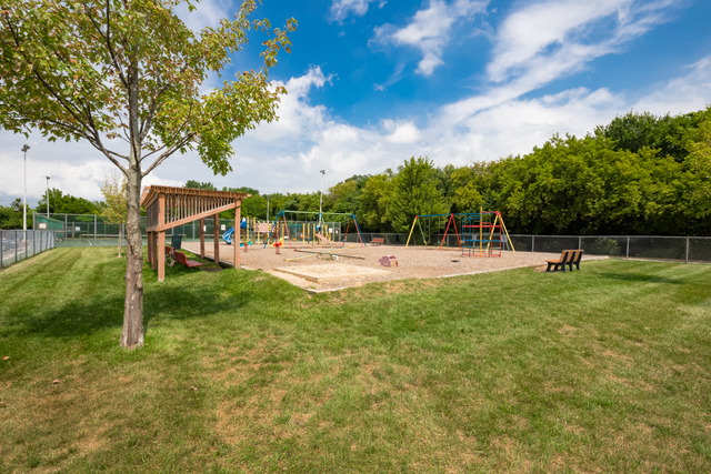 9442 Bay Colony Dr #1W - Photo 5 of 15