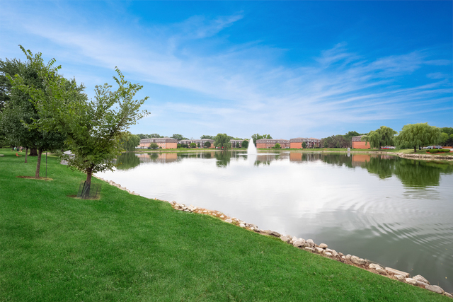 9442 Bay Colony Dr #1W - Photo 7 of 15